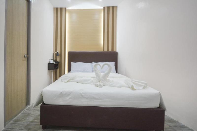 Emerald Island Hotel image