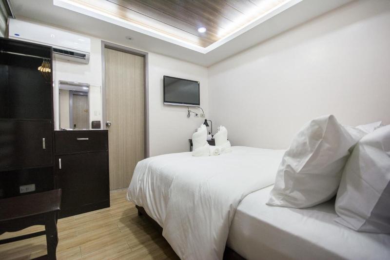 Emerald Island Hotel image