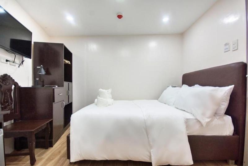 Emerald Island Hotel image