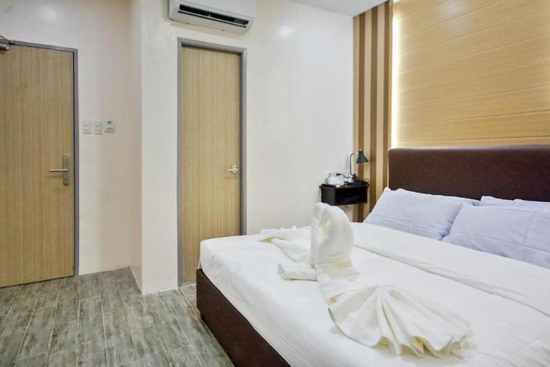Emerald Island Hotel image