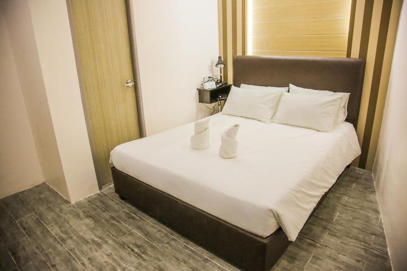 Emerald Island Hotel image