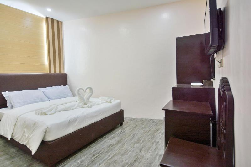 Emerald Island Hotel image