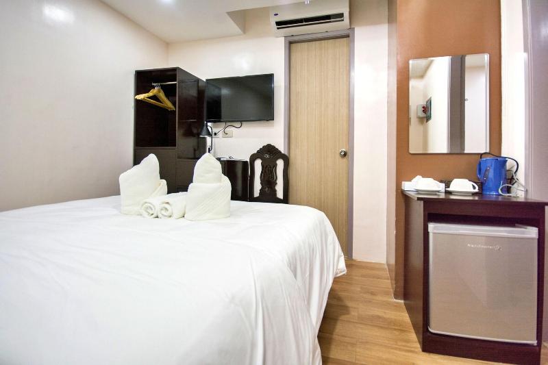 Emerald Island Hotel image