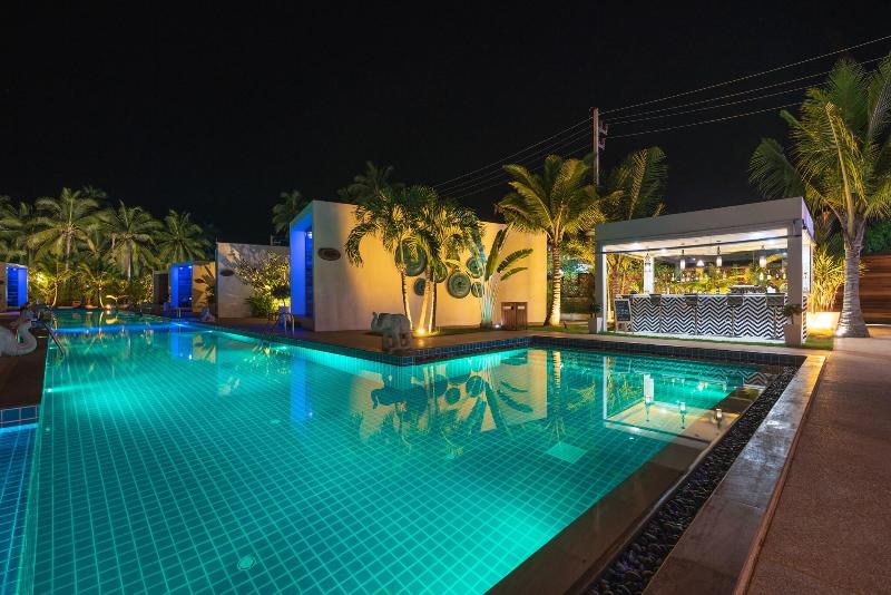 Zee Luxury Boutique Hotel image