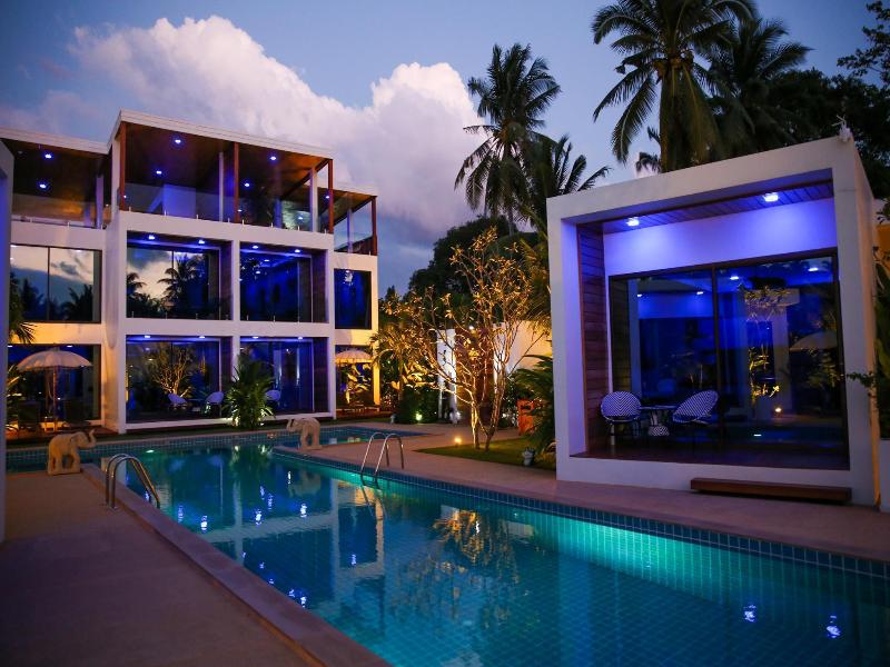 Zee Luxury Boutique Hotel image