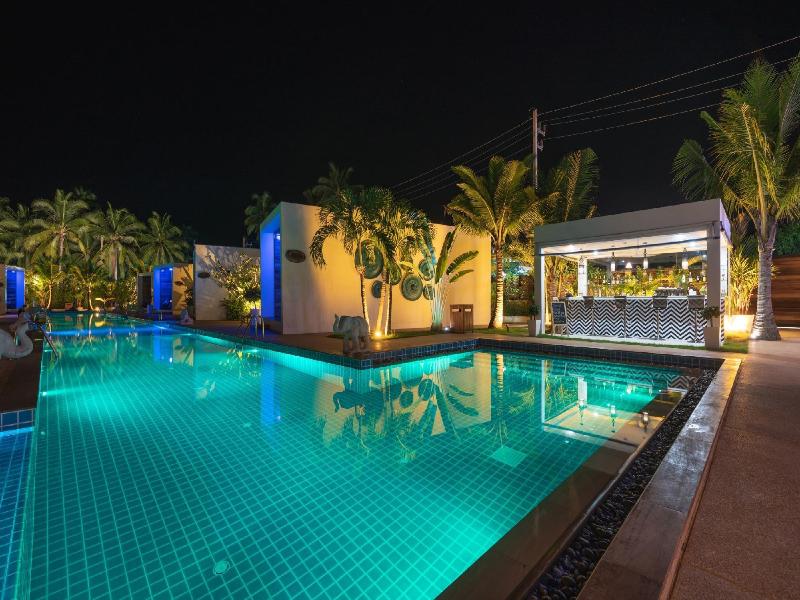 Zee Luxury Boutique Hotel image
