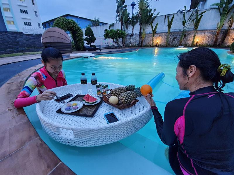 Platinum Hotel image