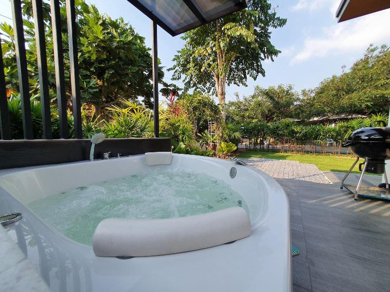 Bannjamjuree Resort Sattahip image