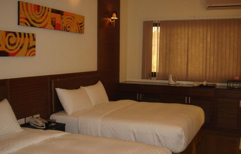 Hip Spa Motel image