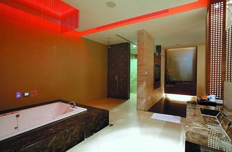 Hip Spa Motel image