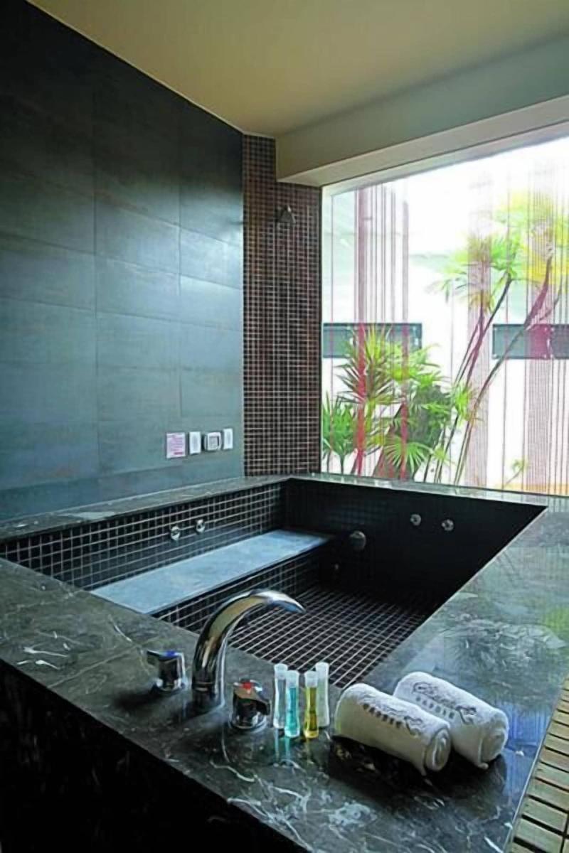 Hip Spa Motel image