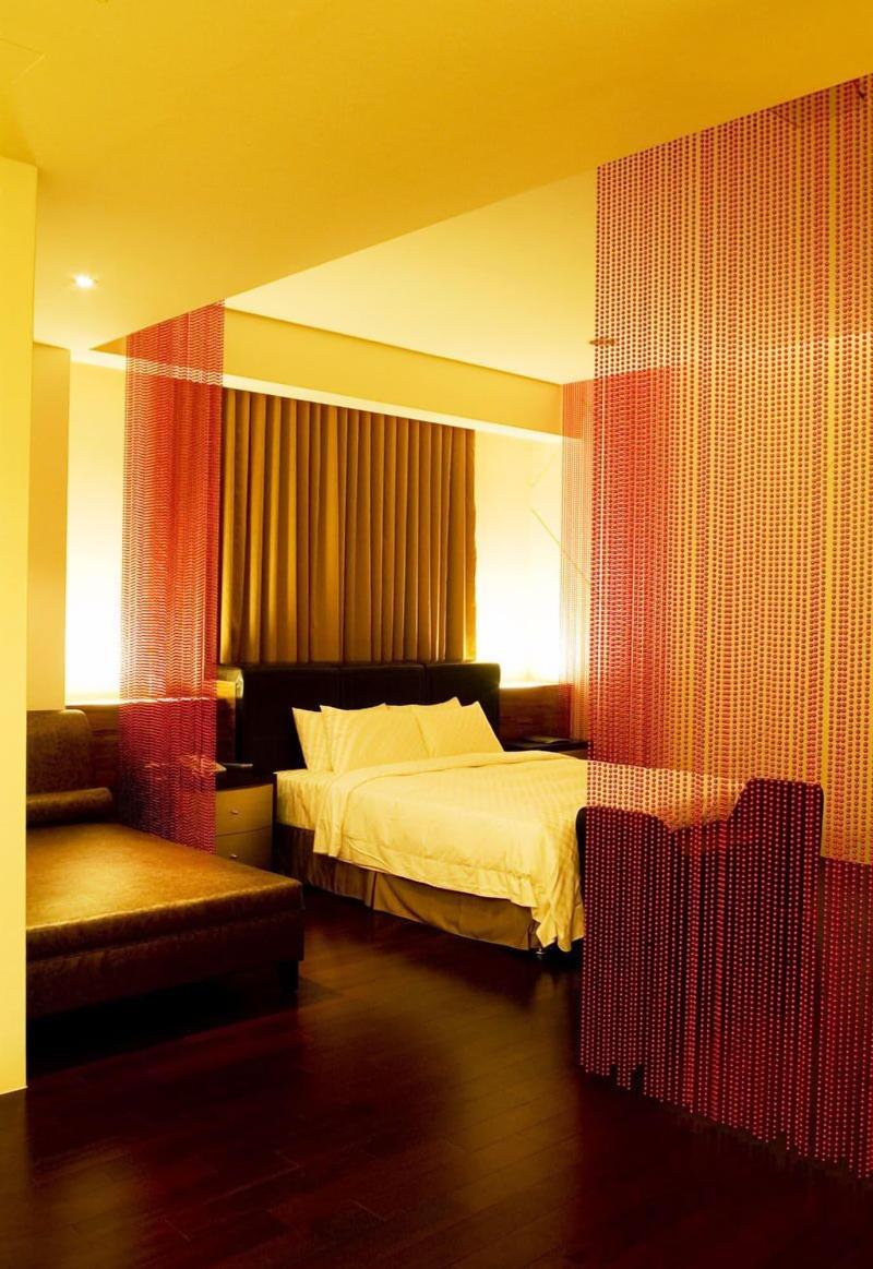 Hip Spa Motel image