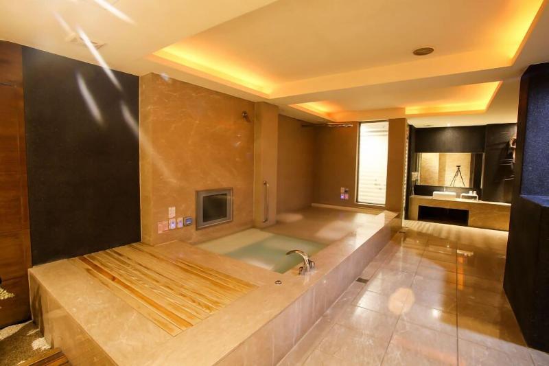 Hip Spa Motel image