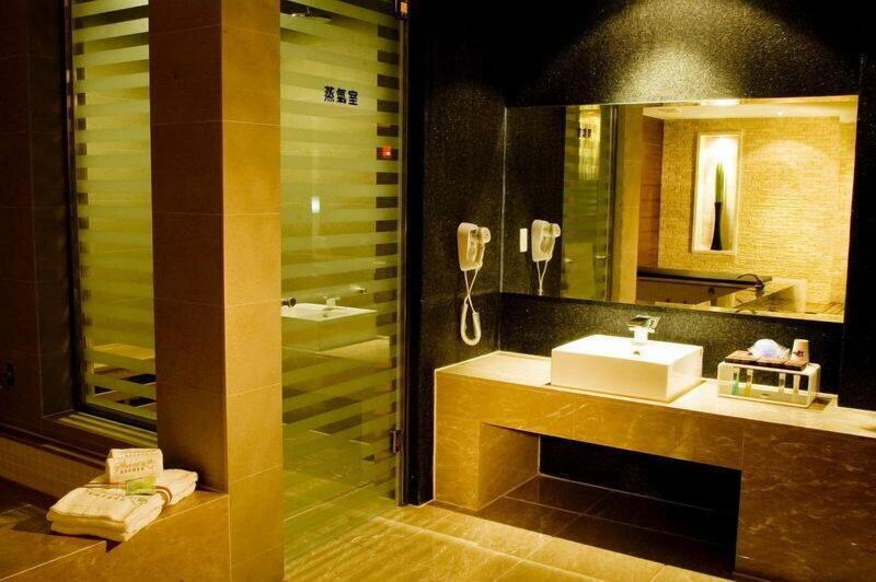 Hip Spa Motel image