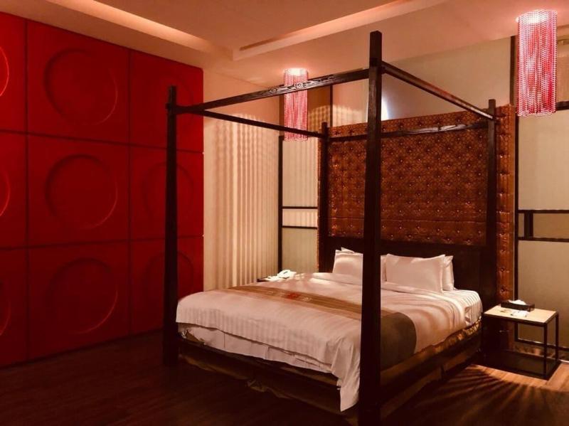 Hip Spa Motel image