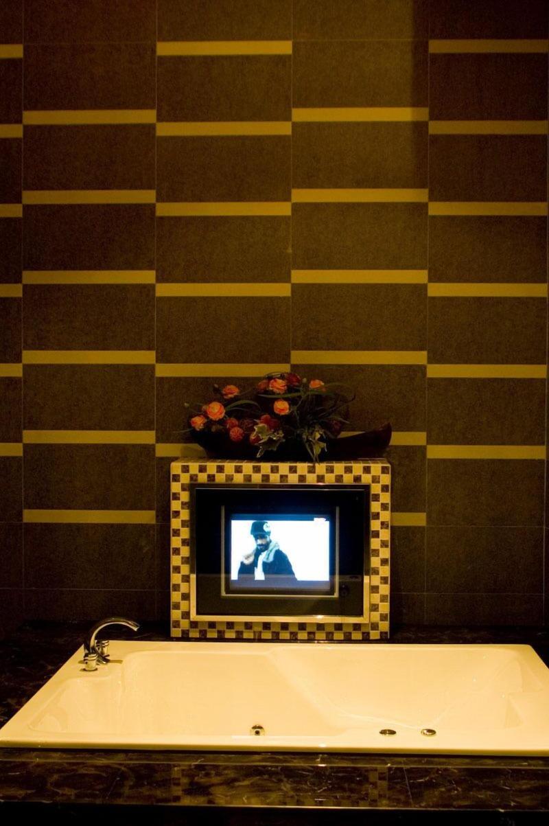 Hip Spa Motel image
