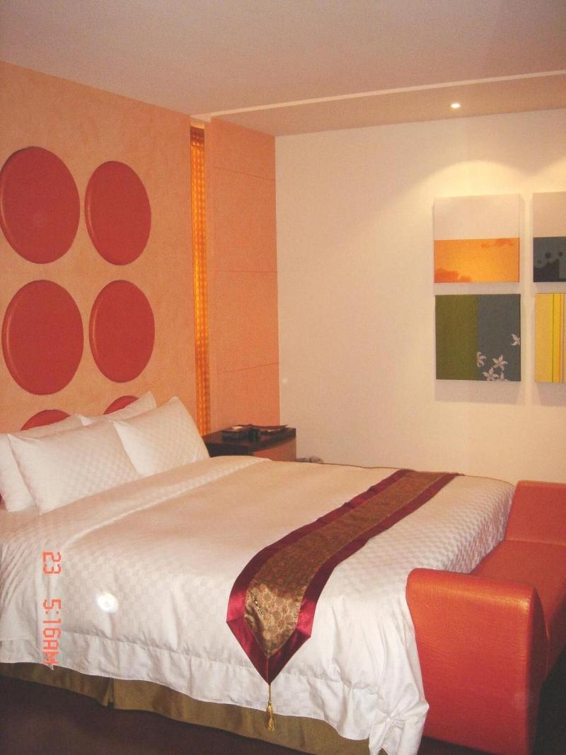 Hip Spa Motel image