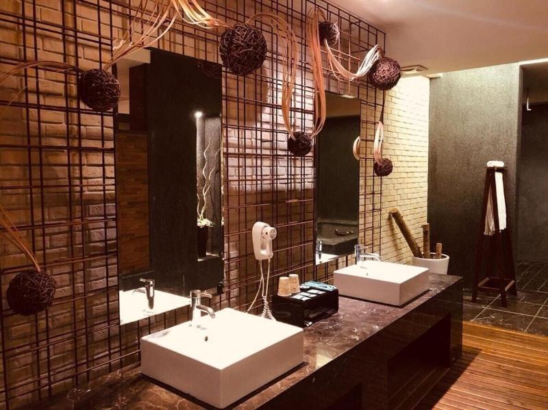 Hip Spa Motel image