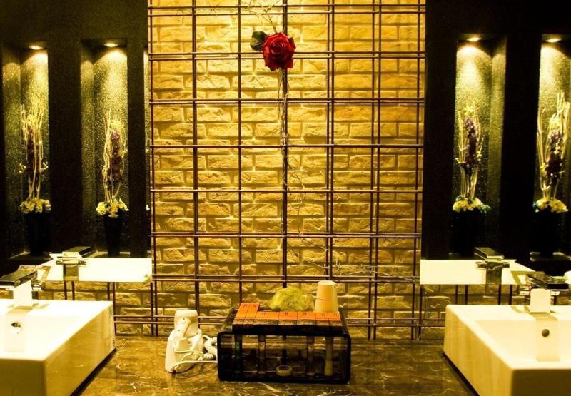 Hip Spa Motel image