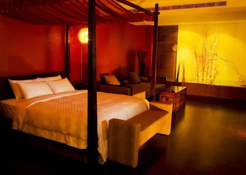 Hip Spa Motel image