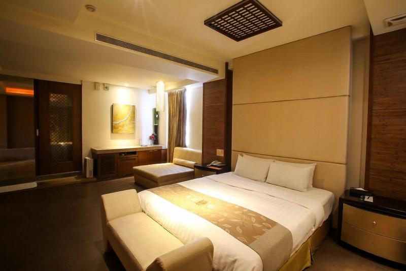 Hip Spa Motel image