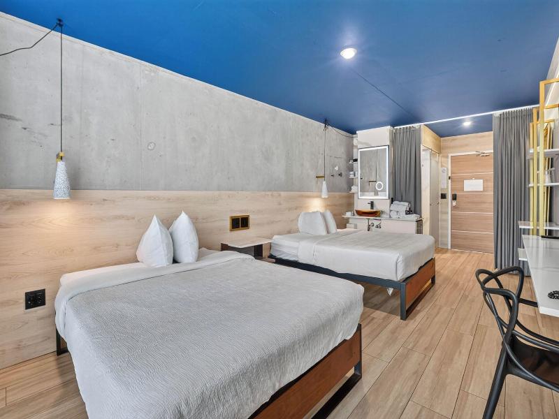 Kompose Boutique Hotel image