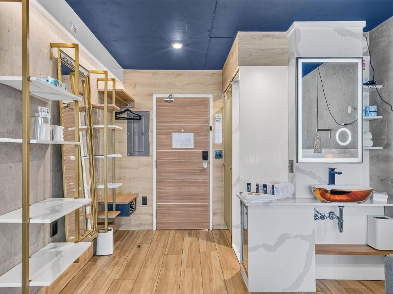 Kompose Boutique Hotel image
