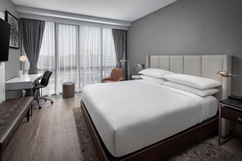 Four Points By Sheraton Flushing image
