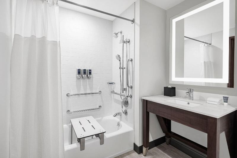 Four Points By Sheraton Flushing image