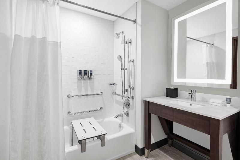 Four Points By Sheraton Flushing image
