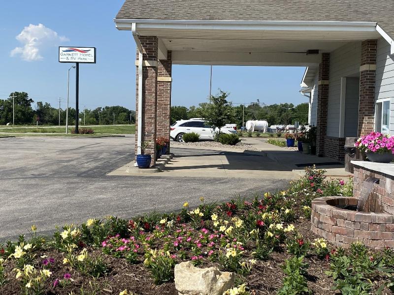 Garnett Hotel & RV Park