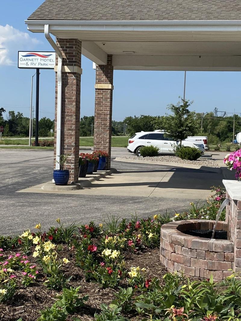 Garnett Hotel & RV Park