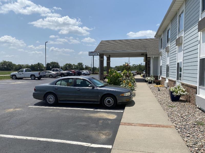 Garnett Hotel & RV Park