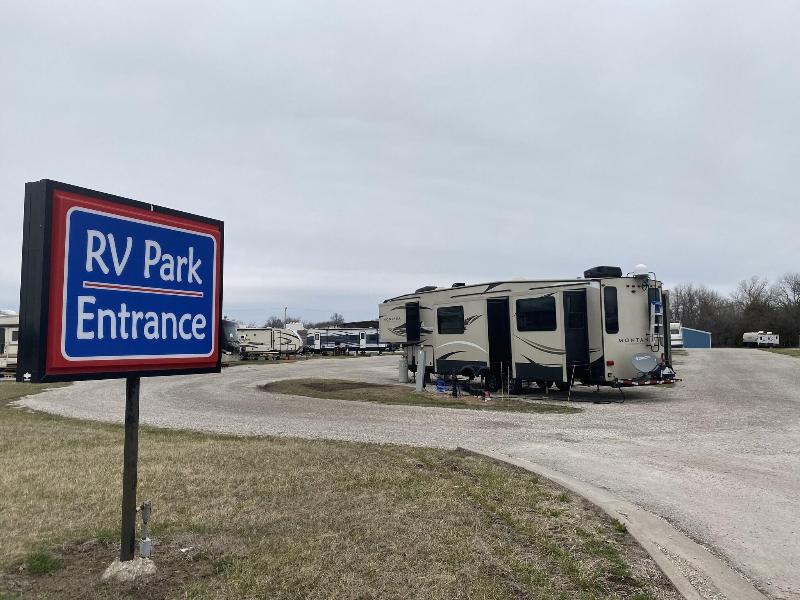 Garnett Hotel & RV Park
