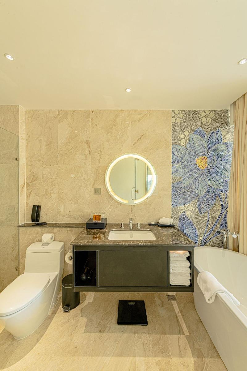 La Vela Saigon Hotel image