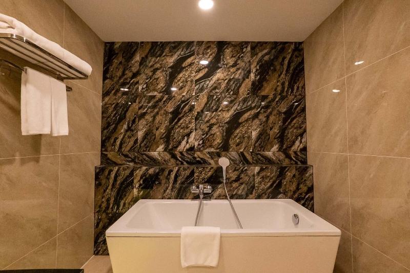 La Vela Saigon Hotel image