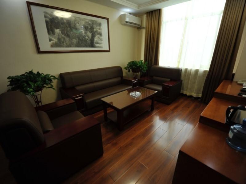 Shell Longnan Lixian Huancheng East Road Hotel