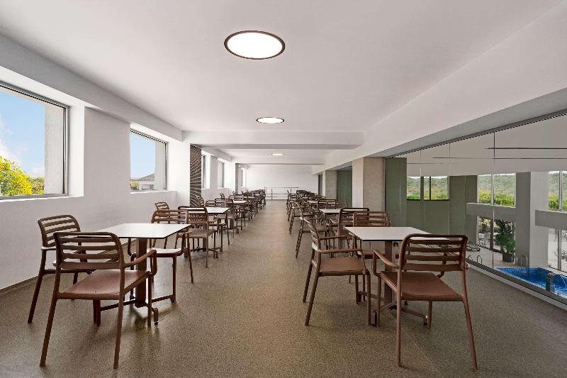 Ramada Targu Jiu image