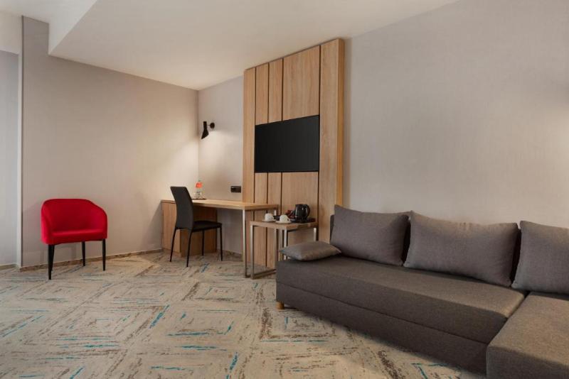 Ramada Targu Jiu image