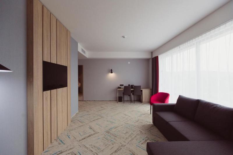 Ramada Targu Jiu image