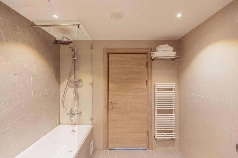 Ramada Targu Jiu image 4