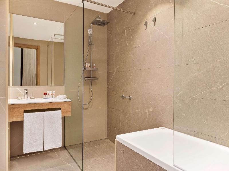 Ramada Targu Jiu image