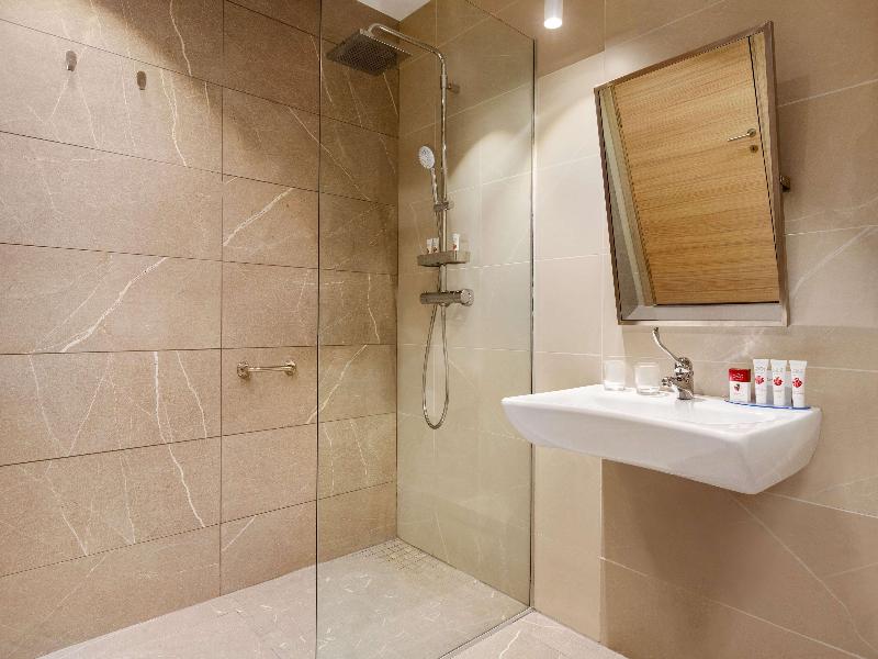 Ramada Targu Jiu image