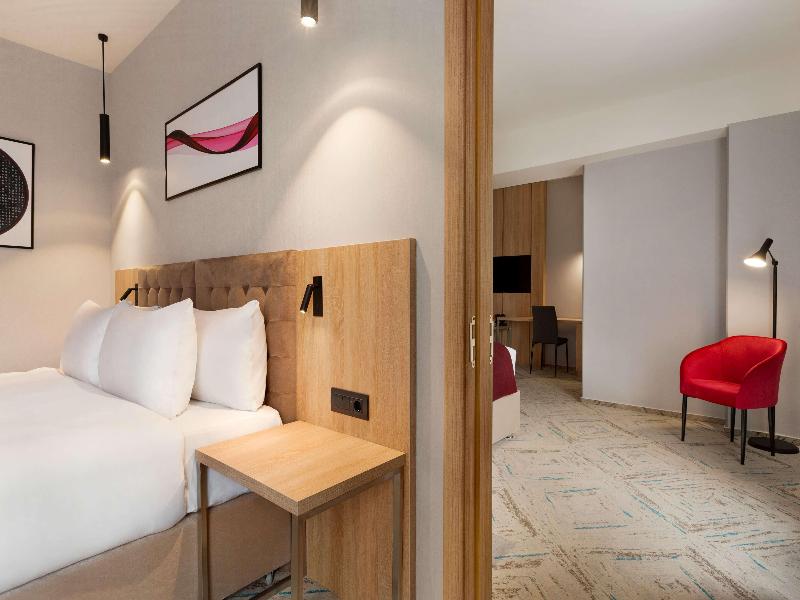 Ramada Targu Jiu image