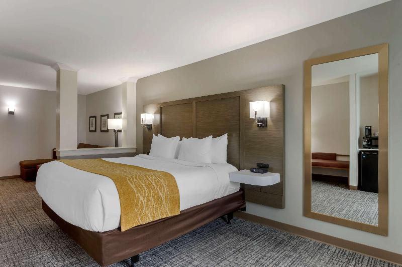 Comfort Inn Jonesboro image