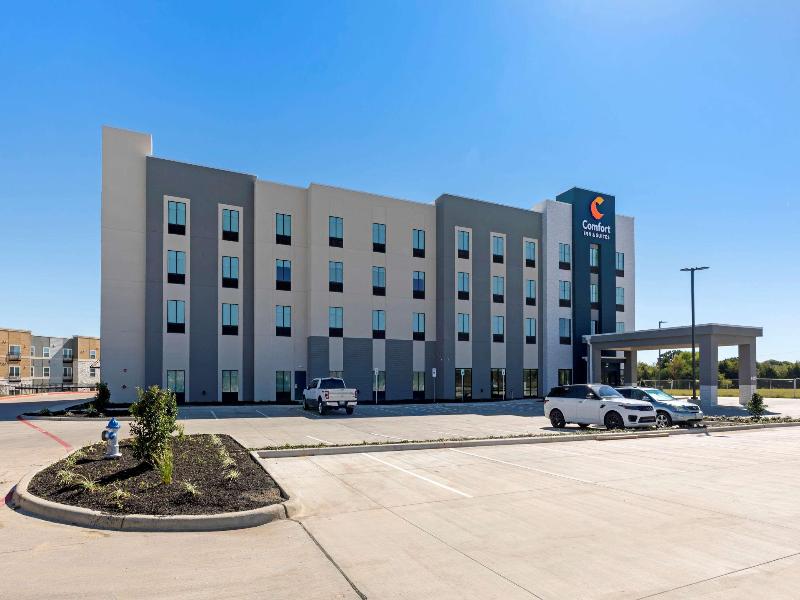 Comfort Inn & Suites Balch Springs - SE Dallas image