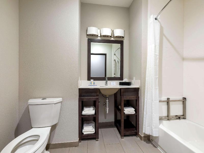 Comfort Inn & Suites Balch Springs - SE Dallas image
