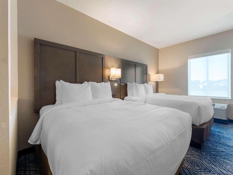 Comfort Inn & Suites Balch Springs - SE Dallas image