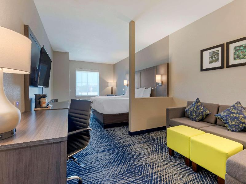 Comfort Inn & Suites Balch Springs - SE Dallas image