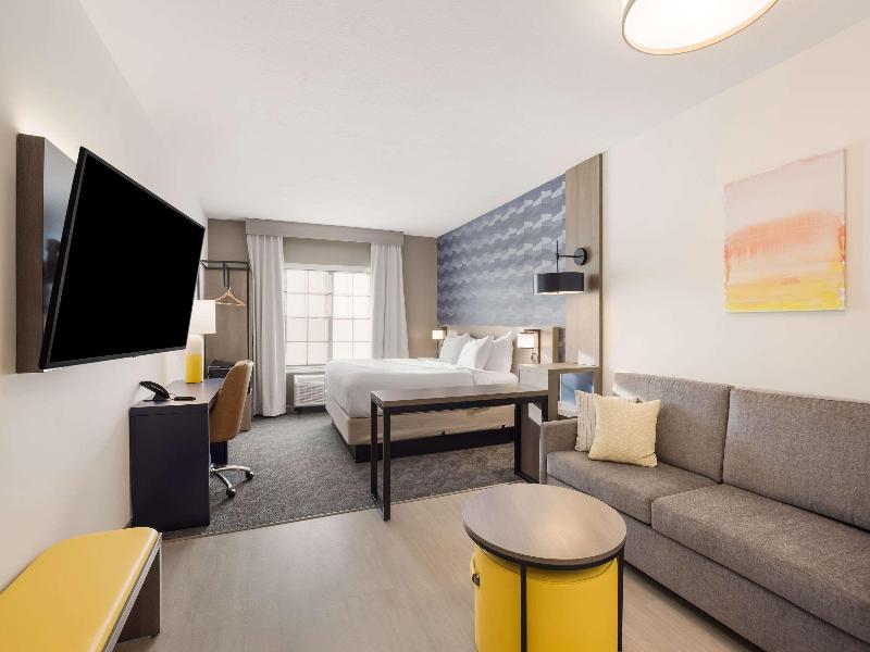 Comfort Inn & Suites Gaylord image
